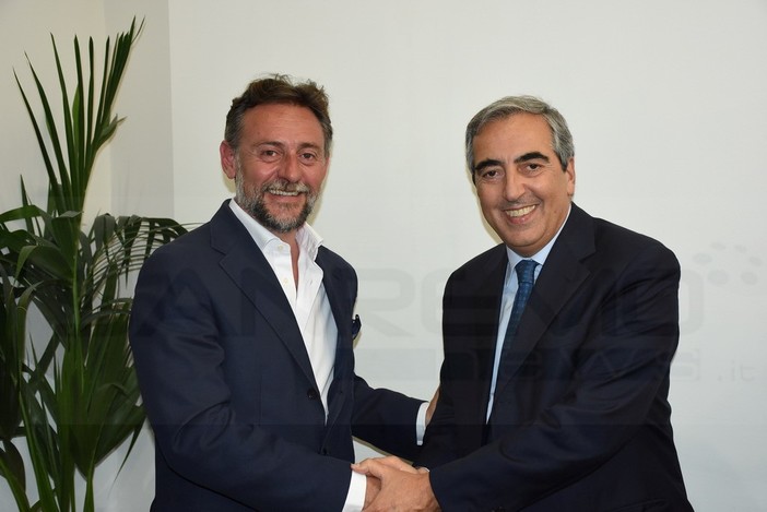 Bordighera: il Senatore Maurizio Gasparri oggi in città per sostenere la candidatura di Giacomo Pallanca (Foto e Video) Bordighera: il Senatore Maurizio Gasparri oggi in città per sostenere la candidatura di Giacomo Pallanca (Foto e Video)