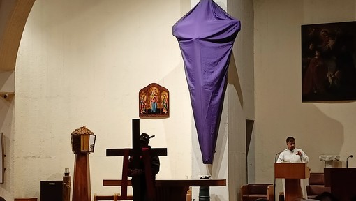 Venerdì Santo, Via Crucis dalla chiesa di San Rocco alla stazione di Vallecrosia (Foto)