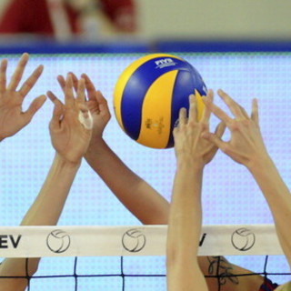 Volley, Serie D maschile. Lo scontro diretto va al Cus Genova, Grafiche Amadeo cede al tie-break Volley, Serie D maschile. Lo scontro diretto va al Cus Genova, Grafiche Amadeo cede al tie-break