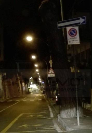 Sanremo: incongruenza di cartelli stradali in via Padre Semeria, la segnalazione di un lettore (Foto) Sanremo: incongruenza di cartelli stradali in via Padre Semeria, la segnalazione di un lettore (Foto)