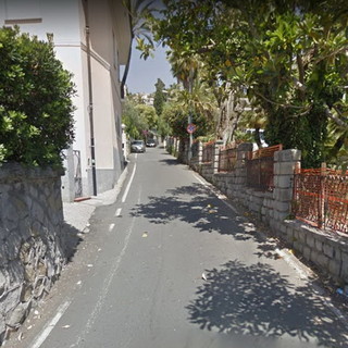 Sanremo: abbandono di immondizia in via Roccasterone dietro il parco Marsaglia, i residenti chiedono più controlli