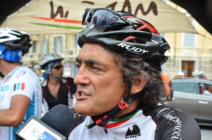 Ventimiglia: venerdì aperitivo al 'Black &amp; White' con il campione di ciclismo Claudio Chiappucci