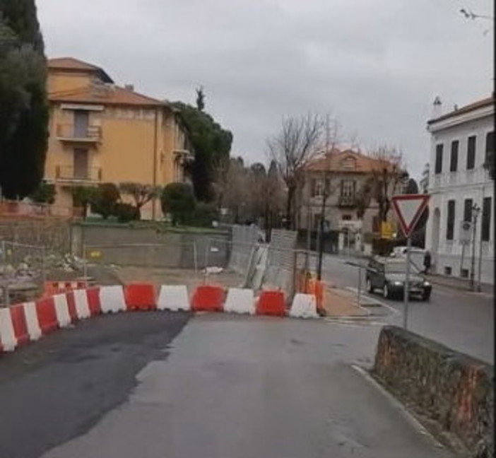 Bordighera: finalmente più sicura la parte bassa di via Coggiola, ora le opere per completarla (Foto e Video) Bordighera: finalmente più sicura la parte bassa di via Coggiola, ora le opere per completarla (Foto e Video)