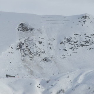 Il tunnel del Colle di Tenda ha riaperto poco prima delle 15: rimossa la valanga dalla carreggiata