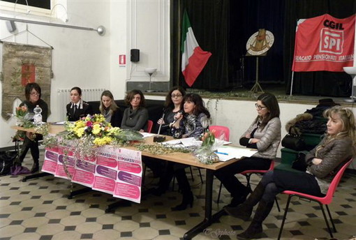 Sanremo: le foto della tavola rotonda di questa mattina sul tema Voci contro il femminicidio Sanremo: le foto della tavola rotonda di questa mattina sul tema Voci contro il femminicidio