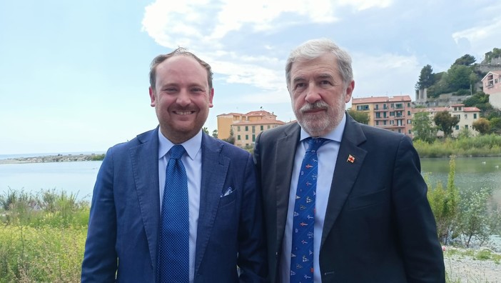 Ventimiglia, Marco Bucci a sostegno di Flavio Di Muro: "È stato lui a scrivere il decreto Genova" (Foto e Video) Ventimiglia, Marco Bucci a sostegno di Flavio Di Muro: "È stato lui a scrivere il decreto Genova" (Foto e Video)