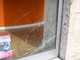 Sanremo: vetrina rotta in via Manzoni, la titolare &quot;Mi hanno detto che non ci sono telecamere di sorveglianza&quot; (Foto)