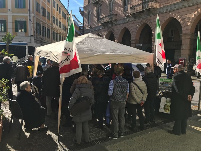 Il voto in piazza Colombo a Sanremo Il voto in piazza Colombo a Sanremo