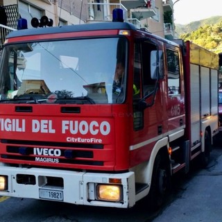 Sanremo: incendio in una cantina stamattina di strada Borgo Tinasso, intervento dei Vigili del Fuoco