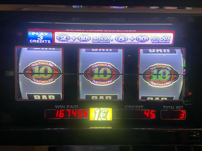 Sanremo: giocatrice delle slot al Casinò vince 61mila euro, un altro top score in un anno straordinario Sanremo: giocatrice delle slot al Casinò vince 61mila euro, un altro top score in un anno straordinario