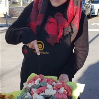 Vallecrosia grande successo per lo sbarco della Befana sul lungomare