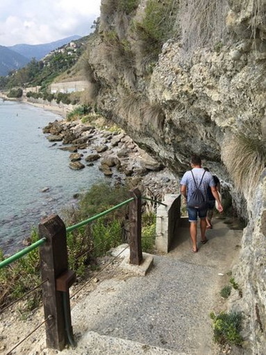 Ventimiglia: assegnati dal Comune i lavori per ripristino e messa in sicurezza del sentiero verso le Calandre (Foto) Ventimiglia: assegnati dal Comune i lavori per ripristino e messa in sicurezza del sentiero verso le Calandre (Foto)