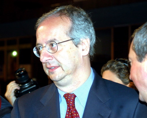 Ieri Walter Veltroni a Sanremo per un'intervista sui fiori per il prossimo docu-film dopo 'I bambini sanno' Ieri Walter Veltroni a Sanremo per un'intervista sui fiori per il prossimo docu-film dopo 'I bambini sanno'