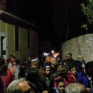 Imperia: grande partecipazione ieri sera alla Via Crucis, le foto scattate da Cristian Flammia