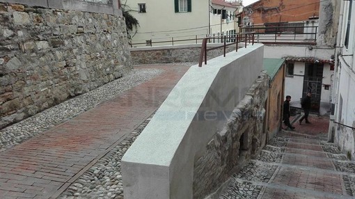 Sanremo: ultimati i lavori per il rifacimento del muretto di vicolo della Prudenza (foto)
