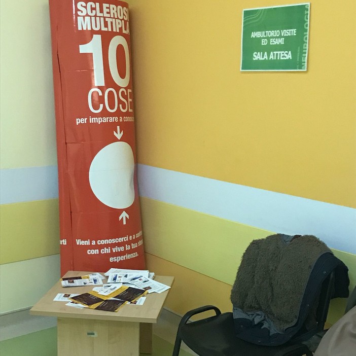 Esplode la polemica in campagna elettorale: Fratelli d'Italia contesta i volantini dei 5 Stelle in ospedale ad Imperia