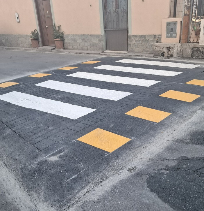 Sanremo: installato il passaggio pedonale rialzato in via Dante Alighieri (Foto)