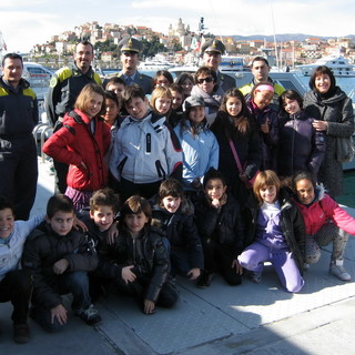 Imperia: visita della 4a Primaria della 'Boine', venerdì scorso alla Guardia di Finanza