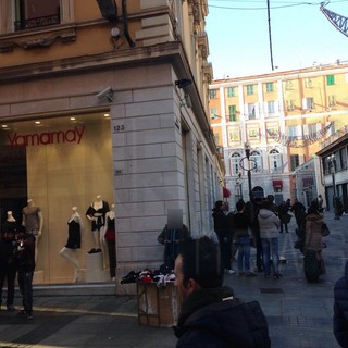 Sanremo: annoso problema dei venditori abusivi, il suggerimento di un lettore al Sindaco