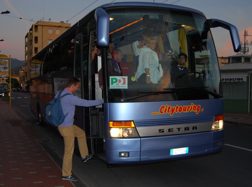 Bordighera: partiti poco fa gli esponenti del PD alla volta della 'Festa' di Torino Bordighera: partiti poco fa gli esponenti del PD alla volta della 'Festa' di Torino