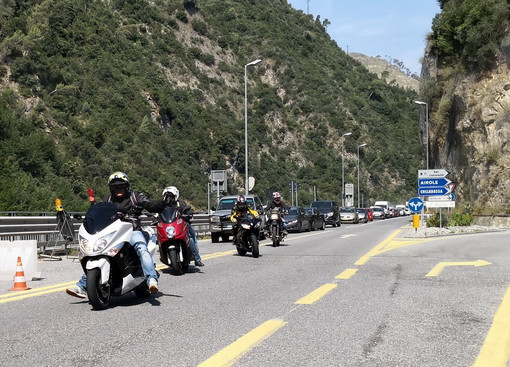 Olivetta San Michele: oggi controlli ridotti dei gendarmi francesi ma il Sindaco chiede un incontro per risolvere il problema (Foto e Video) Olivetta San Michele: oggi controlli ridotti dei gendarmi francesi ma il Sindaco chiede un incontro per risolvere il problema (Foto e Video)