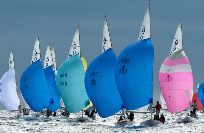 Vela: ancora un grande spettacolo oggi nel mare di Sanremo per la regata celebrativa della 'Dragon Cup' (Foto e Video) Vela: ancora un grande spettacolo oggi nel mare di Sanremo per la regata celebrativa della 'Dragon Cup' (Foto e Video)