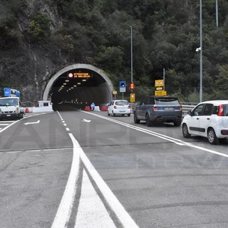 Caos traffico sulla SS20 ad Airole dopo il ponte del Primo Maggio: oltre un’ora di attesa per lavori e semaforo
