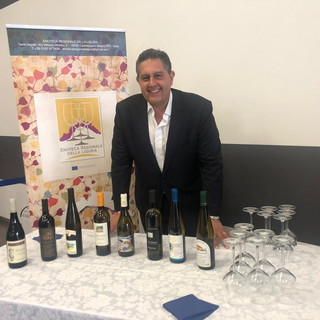 La Liguria al Vinitaly 2019 con il record di 250 etichette in degustazione. Lunedì 8 il presidente Toti a Verona La Liguria al Vinitaly 2019 con il record di 250 etichette in degustazione. Lunedì 8 il presidente Toti a Verona