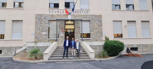 Primo giorno di scuola a Sanremo: il sindaco Alberto Biancheri in visita al plesso Asquasciati