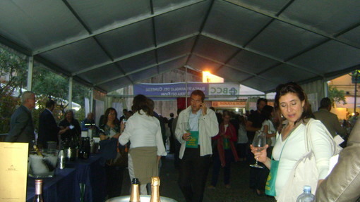 Torna a Sanremo 'Vini in teatro' il festival delle bollicine delle più prestigiose case vinicole