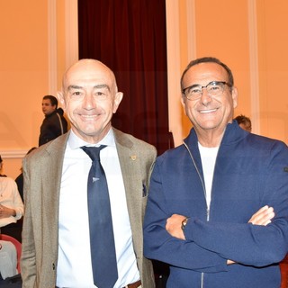 Il sindaco Mager e Carlo Conti lo scorso anno alla premiazione di 'Area Sanremo' Il sindaco Mager e Carlo Conti lo scorso anno alla premiazione di 'Area Sanremo'