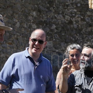 Il Principe Alberto II° di Monaco apprezza le bellezze di Bajardo, poi a pranzo dal Sindaco e protagonista è l'olio (Foto e Video) Il Principe Alberto II° di Monaco apprezza le bellezze di Bajardo, poi a pranzo dal Sindaco e protagonista è l'olio (Foto e Video)