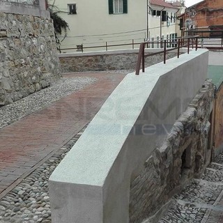 Sanremo: ultimati i lavori per il rifacimento del muretto di vicolo della Prudenza (foto) Sanremo: ultimati i lavori per il rifacimento del muretto di vicolo della Prudenza (foto)