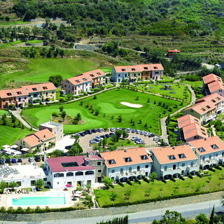 Venerdì riapre il Castellaro Golf Resort, un’oasi a pochi km da Sanremo ideale per rilassarsi tra natura, golf e attività outdoor Venerdì riapre il Castellaro Golf Resort, un’oasi a pochi km da Sanremo ideale per rilassarsi tra natura, golf e attività outdoor