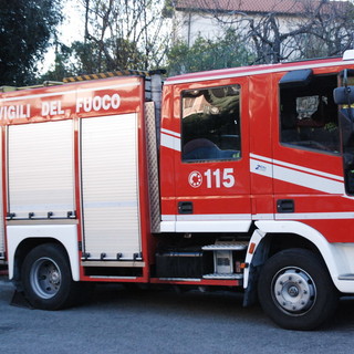 Perinaldo: autoarticolato bloccato sulla strada provinciale, intervento dei Vigili del Fuoco