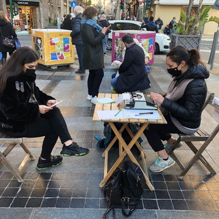 Poesia su Misura, una nuova 'incursione' del Vivaio del Verso nel centro di Sanremo (foto)