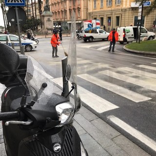 Sanremo: perdita di olio idraulico da un bus della Riviera Trasporti la causa dei problemi di stamattina in via Roma Sanremo: perdita di olio idraulico da un bus della Riviera Trasporti la causa dei problemi di stamattina in via Roma
