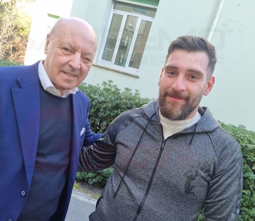 Genova: il Direttore generale dell'Inter Beppe Marotta ha fatto visita al piccolo ventimigliese Ryan (Foto e Video) Genova: il Direttore generale dell'Inter Beppe Marotta ha fatto visita al piccolo ventimigliese Ryan (Foto e Video)