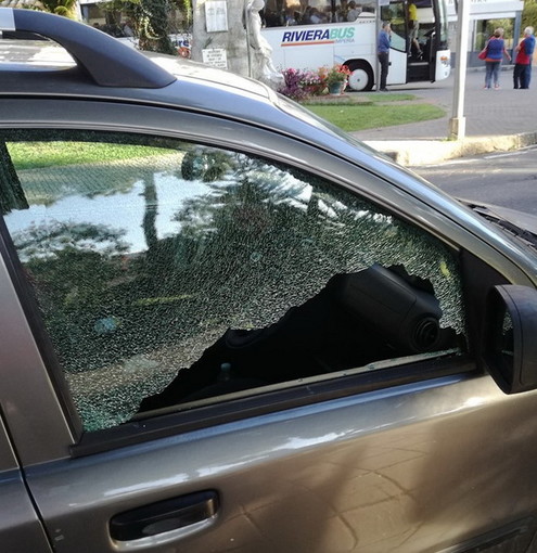Taggia: vetri spaccati e furti ai danni di alcune auto, i Carabinieri avviano indagini per risalire agli autori
