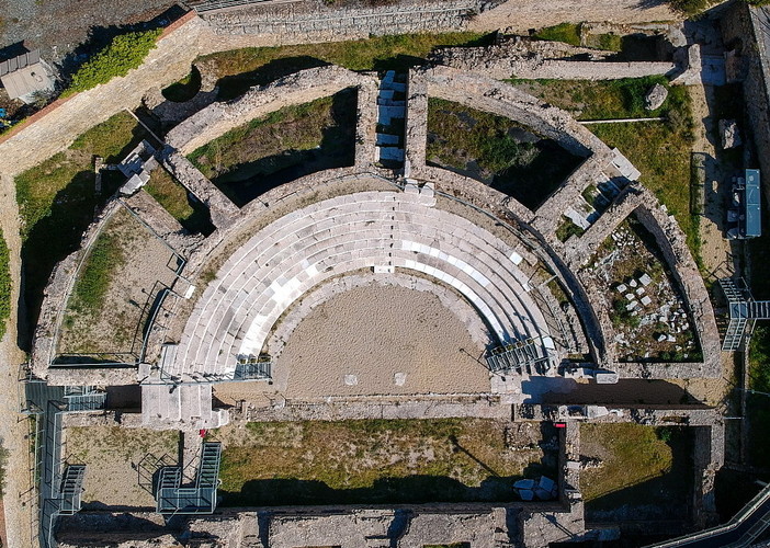 Ventimiglia: martedì prossimo al Teatro Romano va in scena ‘Sul cammello e all’ombra del bastone. La matematica dei Greci’