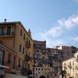 Slitta di due mesi la fine dei lavori per Porta Piemonte e il parking Auriveu a Ventimiglia Alta