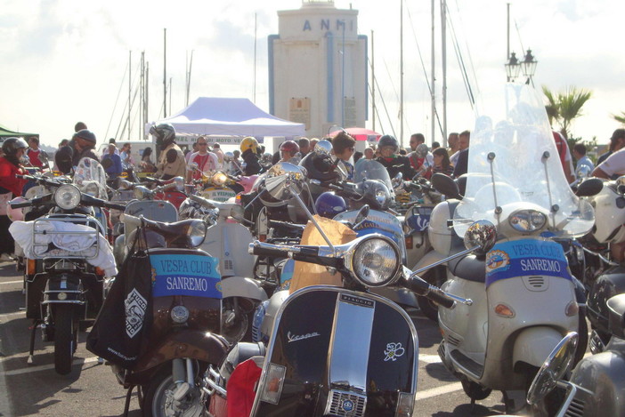 Il filmato del 'Raduno di Vespe al Mare' di questa estate su You Tube