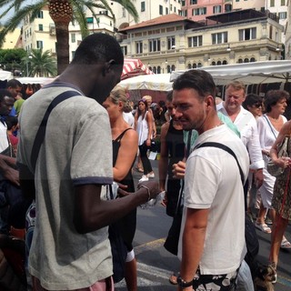 Con il Festival 'spariti' da Sanremo i venditori abusivi? E' quanto sostiene oggi la Nuova Destra Sanremese Con il Festival 'spariti' da Sanremo i venditori abusivi? E' quanto sostiene oggi la Nuova Destra Sanremese