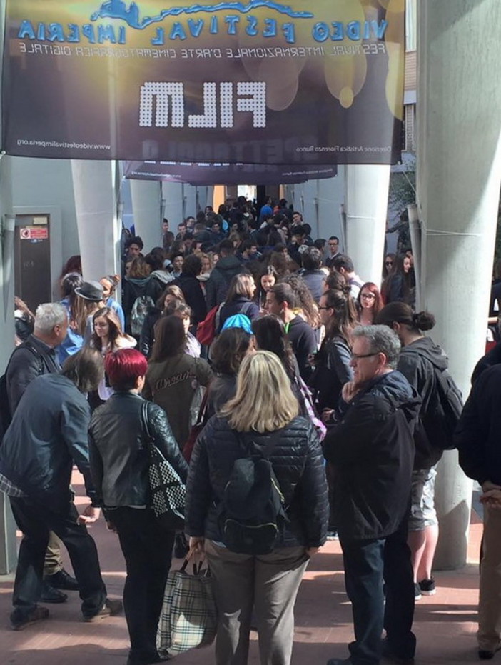 Video Festival Imperia: ancora un pienone all’auditorium per uno degli eventi del calendario. Domani è il giorno dell’Aeronaurica Militare Video Festival Imperia: ancora un pienone all’auditorium per uno degli eventi del calendario. Domani è il giorno dell’Aeronaurica Militare