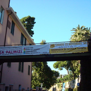 Bordighera: chiusura di 'Villa Palmizi', una mamma arrabbiata con la direzione della scuola Bordighera: chiusura di 'Villa Palmizi', una mamma arrabbiata con la direzione della scuola