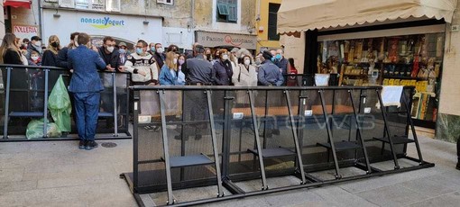 Sanremo: varchi chiusi intorno al Teatro Ariston, ingressi scaglionati e commercianti arrabbiati