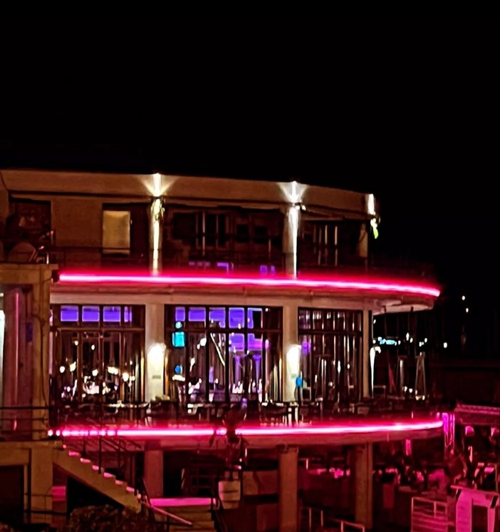 Sanremo: Giornata contro la violenza sulle donne, il Victory Morgana Bay si illumina di rosso Sanremo: Giornata contro la violenza sulle donne, il Victory Morgana Bay si illumina di rosso