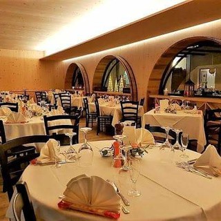 Sanremo, al Ristorante Villaggio dei Fiori quattro serate a tema. Si parte il 26 febbraio con la Bagna Cauda, prenotati adesso! Sanremo, al Ristorante Villaggio dei Fiori quattro serate a tema. Si parte il 26 febbraio con la Bagna Cauda, prenotati adesso!