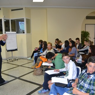 Sanremo: visita della scuola media statale di San Bartolomeo all'Istituto di Diritto Umanitario Sanremo: visita della scuola media statale di San Bartolomeo all'Istituto di Diritto Umanitario