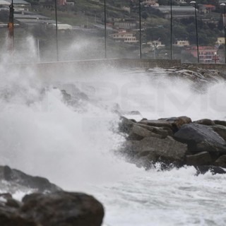 Maltempo sul Ponente: il vento la fa da padrone con raffiche fino a 95 km/h, netto calo delle temperature (Foto) Maltempo sul Ponente: il vento la fa da padrone con raffiche fino a 95 km/h, netto calo delle temperature (Foto)